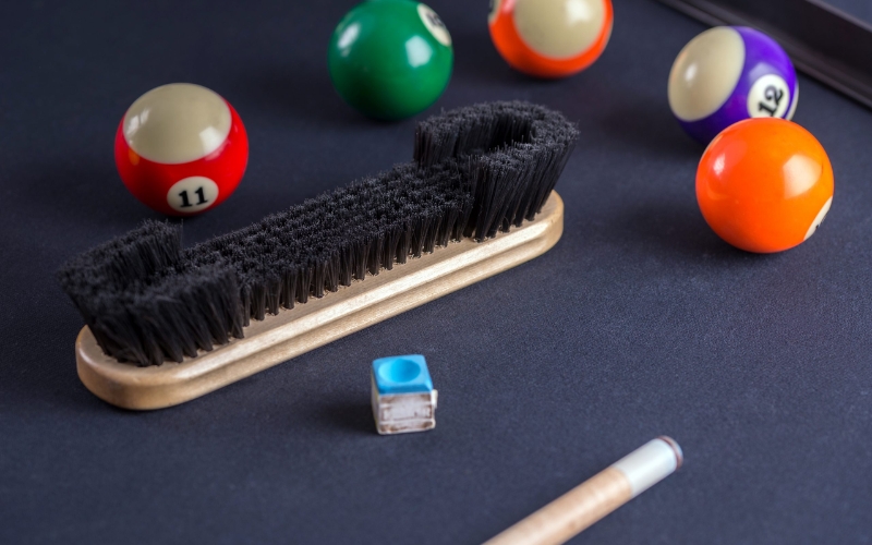 Bàn chải chuyên dụng làm sạch bàn bida